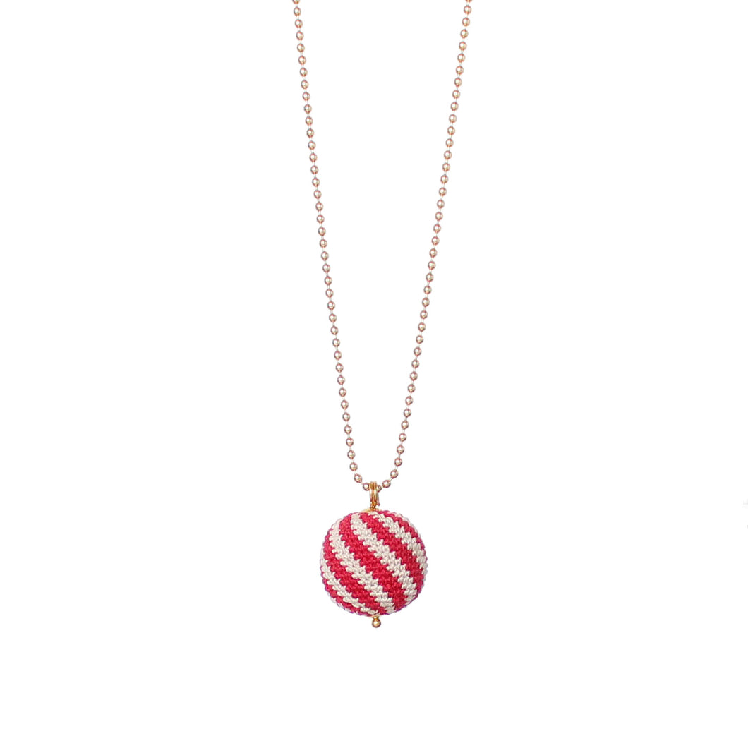 We love, sustainable jewellery. Stripe Necklace, red/beige, gold chain. We Love halskæde, rød/beige striber, håndlavet smykke, stribet halskæde, We Love smykker; We Love Jewellery, rød/hvid, striber, bolchestriber