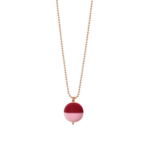 We love, sustainable jewellery. North/South Necklace, dark red/bubblegum, gold chain. Nord/Syd halskæde, We Love Jewellery, We Love halskæde, mørkerød/pink, håndlavet smykke, lavet i Danmark, Dansk design, rød/pink