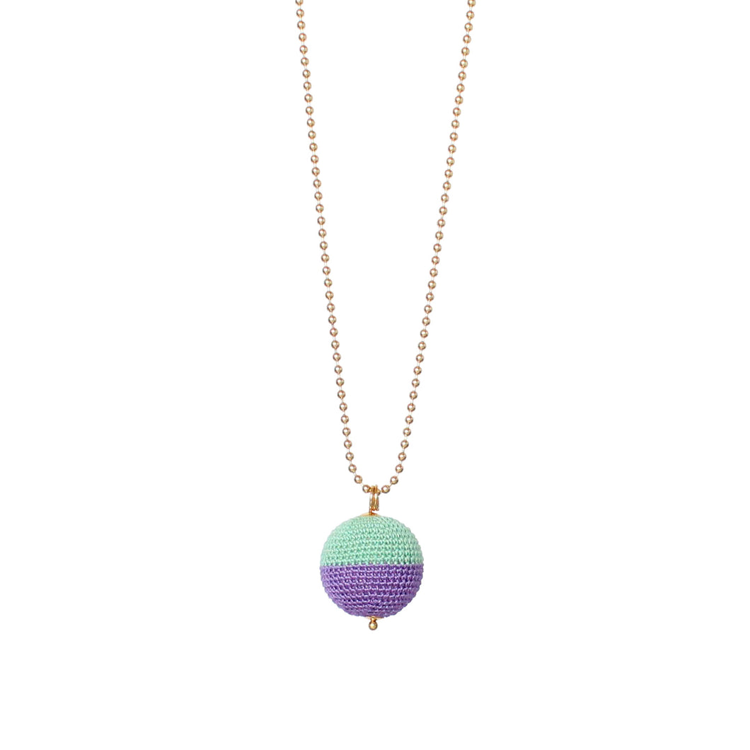 We love, sustainable jewellery. North/South Necklace, mint/lilac, gold chain. Nord/Syd halskæde, We Love Jewellery, We Love halskæde, mint/lilla, håndlavet smykke, lavet i Danmark, Dansk design, mint/lilla halskæde